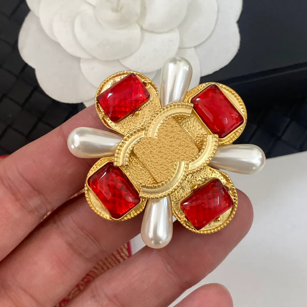 La marque de marque Brooch de luxe 18 carats conçoit des broches de luxe pour les femmes élégantes charmantes de haute qualité en zircon incruste de bijoux de bijoux