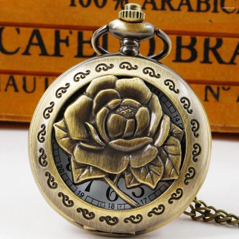 Montres de poche Fashion Vintage Quartz Watch Relief Rose Out Flowers Collier Pendard Pullaire Chaîne Calloge
