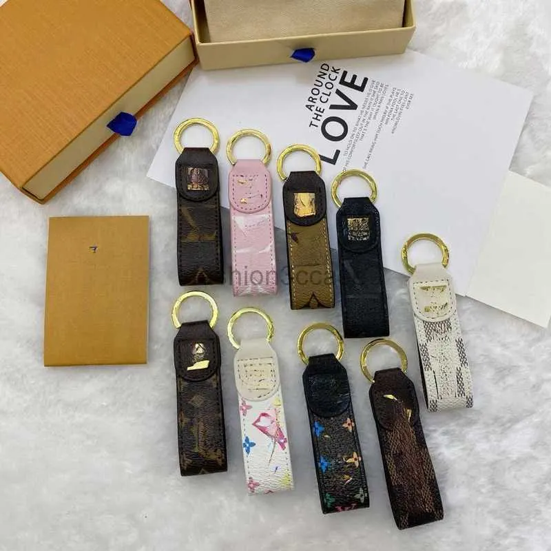 Celas de celular encanta o designer de chaves de retalhos clássicos pingentes vintage para chaveiros de carro, pingentes de chaveiro luxuosos
