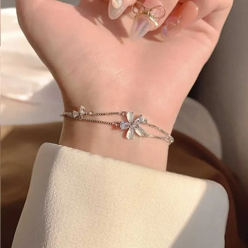 2024 Nuovo braccialetto con ciondolo in zirconia cubica con fiore di cristallo da donna, doppio strato, gioielli con strass lucidi_voghion.com