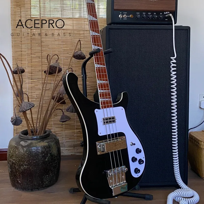 Guitare Electric Bass Guitar Black 4 cordes, pont réglable de mise à niveau disponible, pickguard blanc, quincaillerie chromée, manche en palissandre