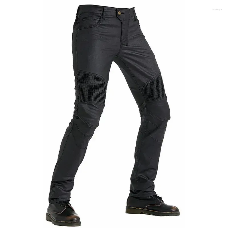 Ulepszone wodoodporne jeansy powlekane z odzieży motocyklowej.