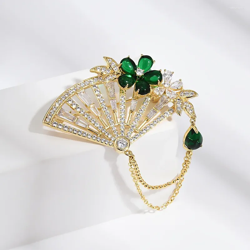 Broschen elegante Vintage -Fan Brosche für Frauen Grüne Zirkon Blume Luxus -Lampen -Pins Kette Tassel Accessoires Bankettparty Geschenke