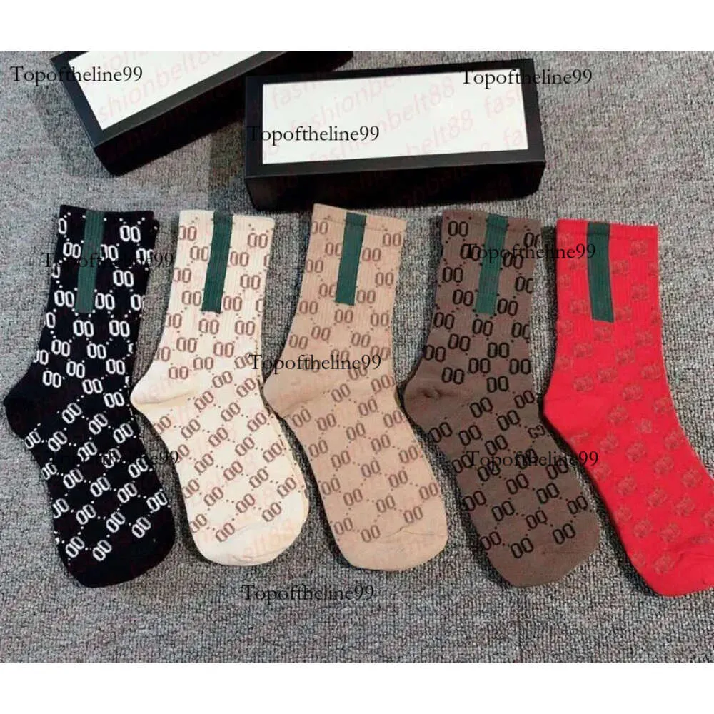 Accessoires Chaussettes pour hommes Designer Femmes cinq paires Luxe Winter Mesh Lettre de chaussette imprimée broderie Cotton Man Woman 5ria Édition originale