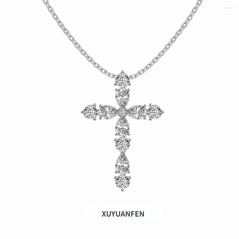 Chaines Xuyuanfen Ins Style Collier avec du design exquis croix incrustée pour femmes pour forêt mode unique
