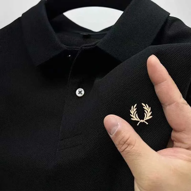 Polos masculine Summer 2024 Achat de mode de mode Broidered Mens Loisure Polo High End Quality 100% Pure Cotton Shirts à manches courtes Q240508