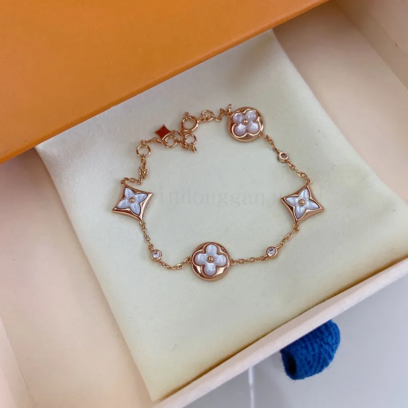 Designer clássico de pulseira feminina Rose Bated Bated Crystal Mãe da Pearl Monograma Flores de Flores Bracelec