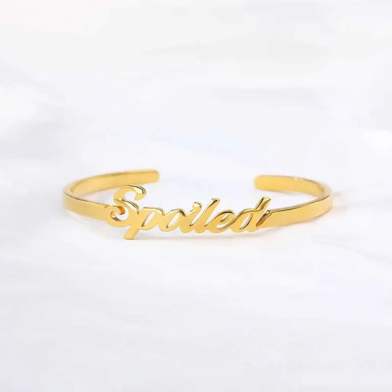 Charm Cusized Typenschild Namensarmbänder für Frauen Personalisierte Edelstahl Manschettenarmbänder Cus Schmuck Geschenk Bijoux Femme_voghion.com