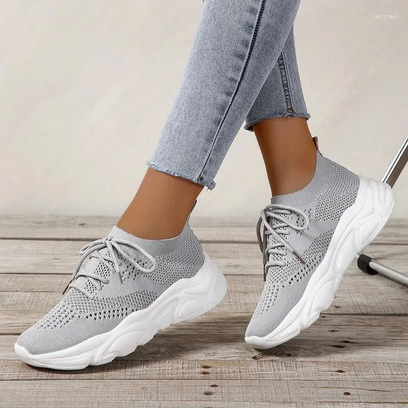 Chaussures décontractées 2024 Tissu d'étirement féminin Sneakes de mode Fashion Mesh-up Mesh Breathable Light Swep Sport confortable Zapatillas Mujer