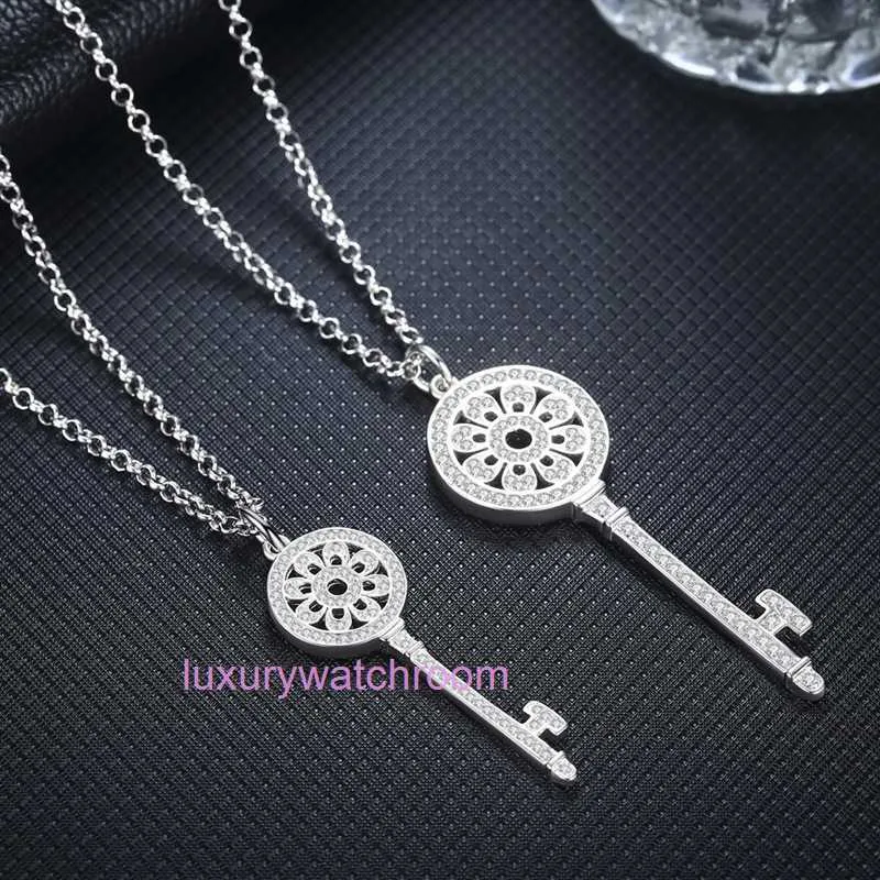 Luxe tiifeniy ontwerper hanger kettingen trui ketting vol met diamant krans sleutel hanger nieuwe Koreaanse versie met micro -ingelegd