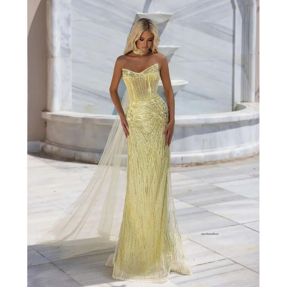 Sparkly A-Line Prom Dresses Sleeveless Bateau Halter Appliques Sequins Bead Floor Length Diamonds 3D Lace Capes Evening Dress Bridal Gowns Plus Size Custom 0431