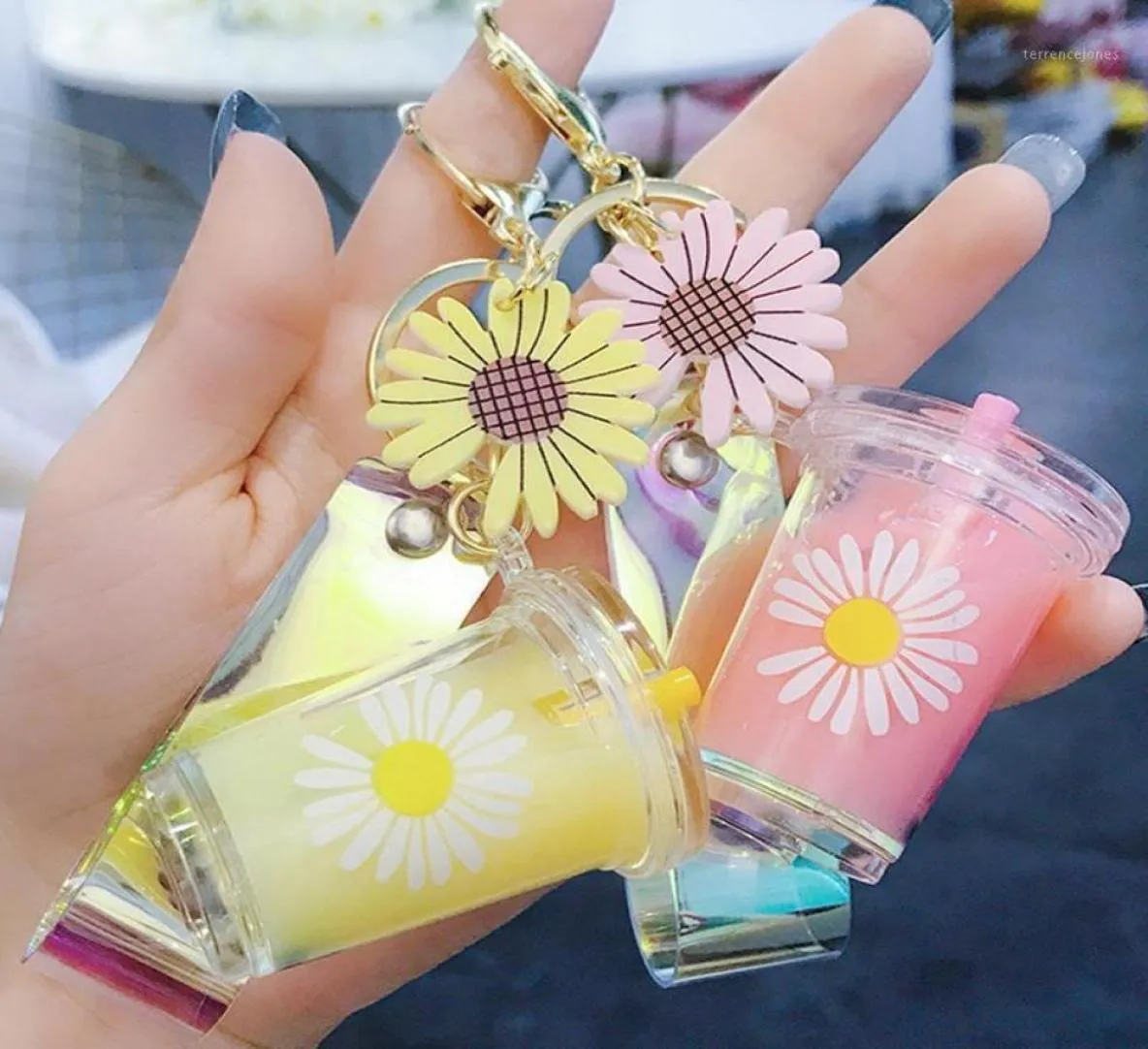 Créatif Mini Salon Drink Keychain Daisy Milk Cup Keychain Beverage Bubble Keyring Moving Liquid Keyfob Jewelry Gift17228798