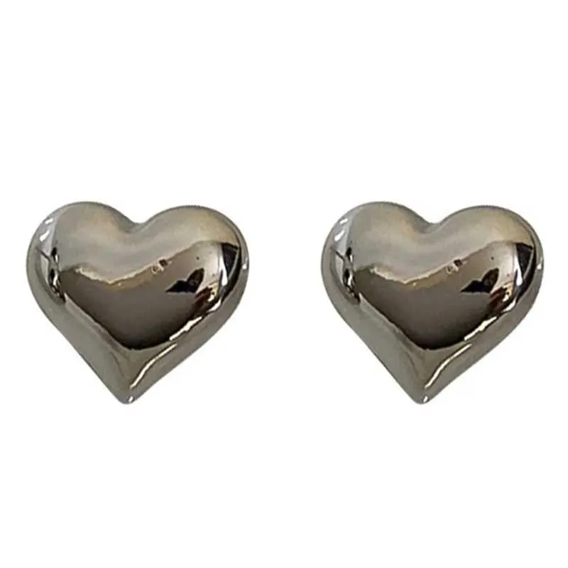 Stud Minimalist Silver Love Love herzförmige Ohrringe, die für die modische und elegante Hochzeitsbrautschmuck geeignet sind, um Allergien zu verhindern Q240507