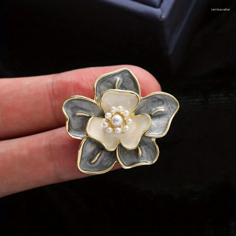 Brooches Femme pour la nouveauté de l'émail Bauhinia Broche Tempérament personnalisé Pin d'élégant Cordigan veste exquise Cordigan