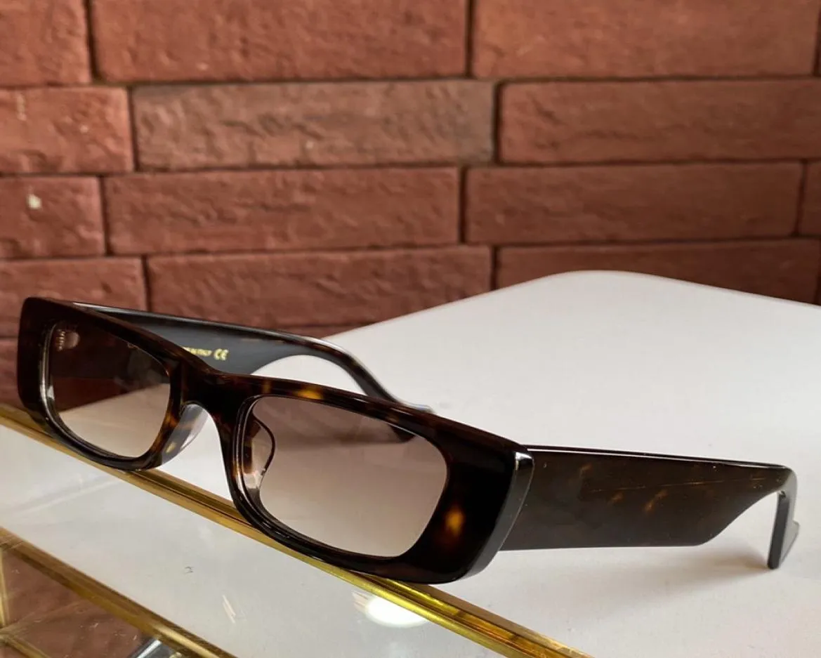 Eyeglass Frames 2022 Teste Euroam FashionShow GG0516S Design de moda Os óculos de sol unissex UV400 Smart estreito Macaron P6502578