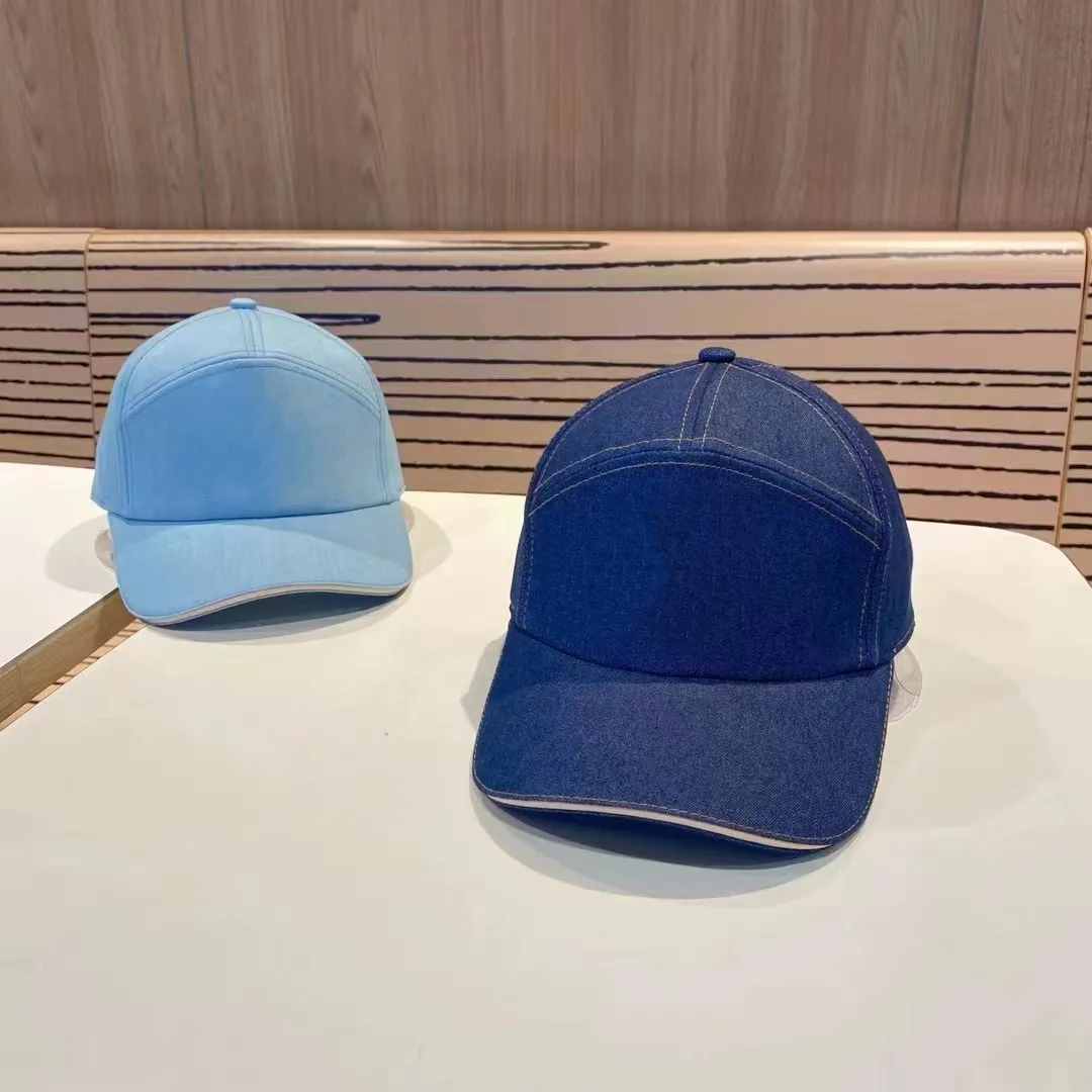 Четыре сезона доступны Новый бейсбольный кап-капля Корейский двухцветный писем, дизайн модного дизайна, кепка, летний ковбойский материал.