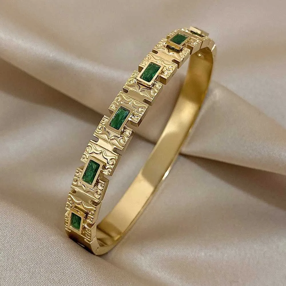 Bangle Vintage Emerald Green Zirkon Armreifen für Frauen Edelstahl Armbandmanschette Handgelenk Wasserdichte wunderschöne Schmuckzubehör T240509