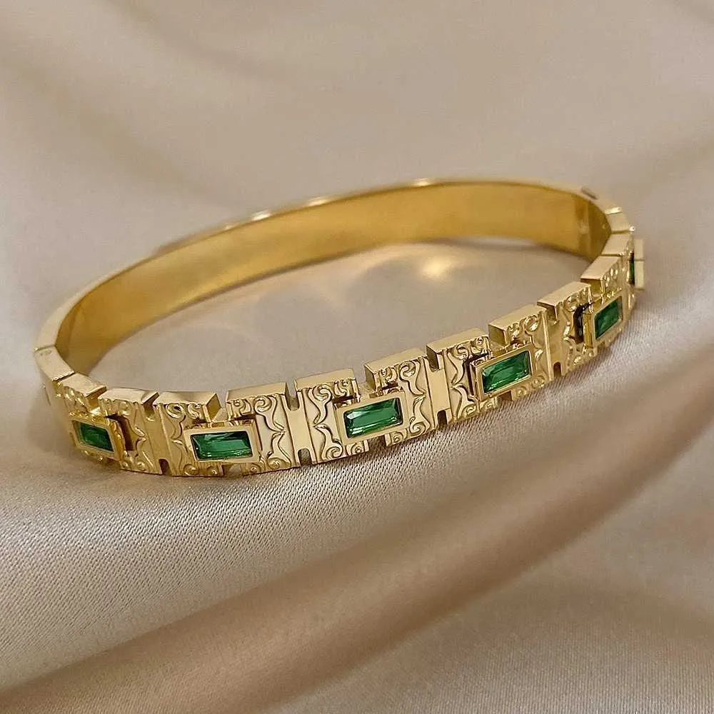 Bangle Vintage Emerald Green Zirkon Armreifen für Frauen Edelstahl Armbandmanschette Handgelenk Wasserdichte wunderschöne Schmuckzubehör T240509