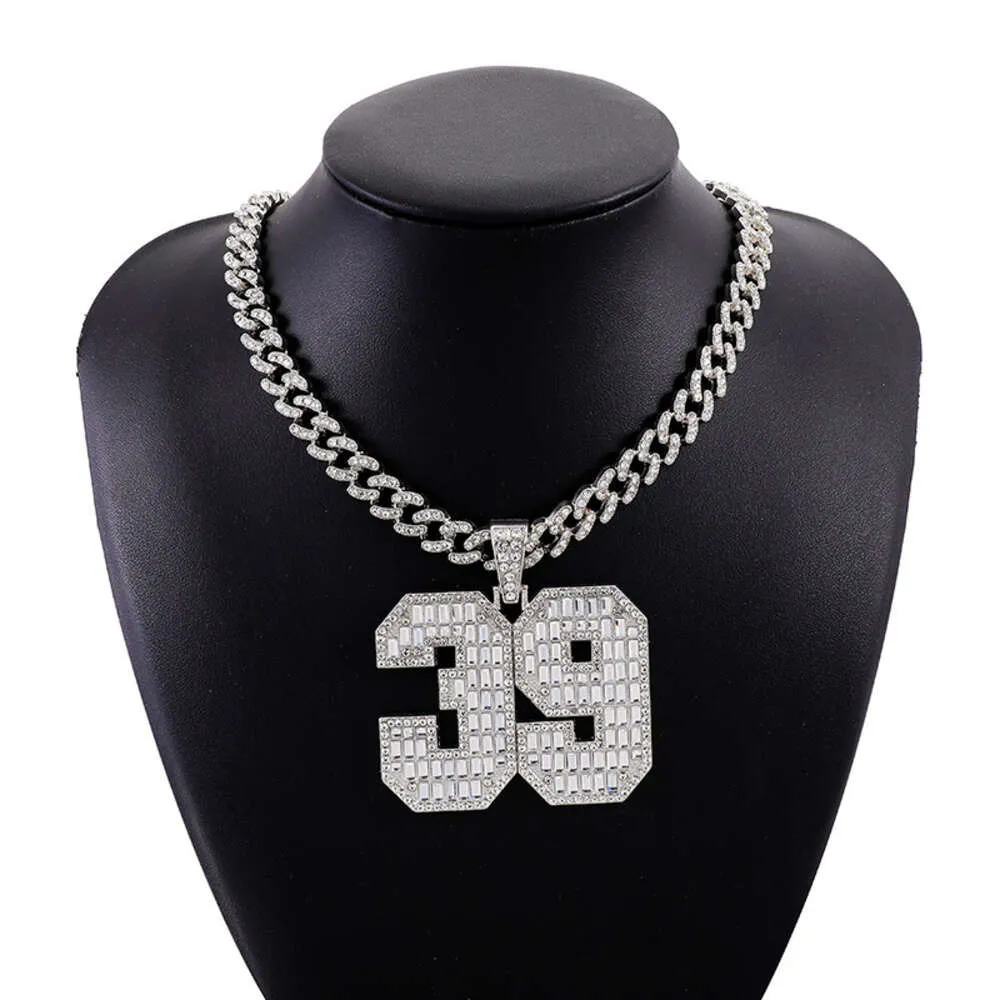 HipHop Neskiace Chains Halsketten Neues Produkt 39 Digital mit Diamond Square Zirkonia Hip Hop Anhänger Halskette Kubanische Schmuckzubehör Farbschutz