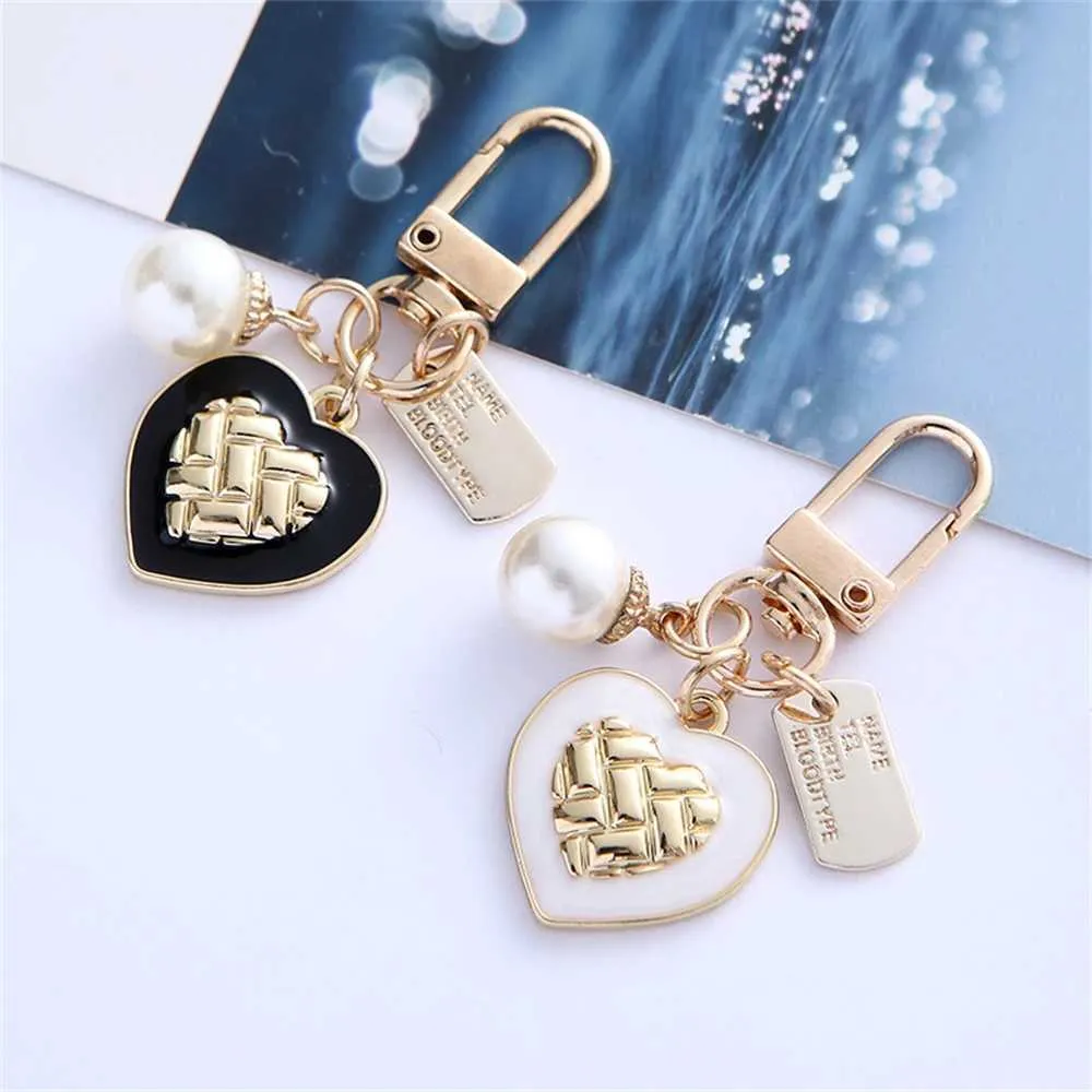 Keychains Bedanyards Fashion Pearl Heart Pinging Keychain Rose Flower Metal Plate Chans Key Caso de fones de ouvido Charms Bag Ornament Accessories Gifts J240509