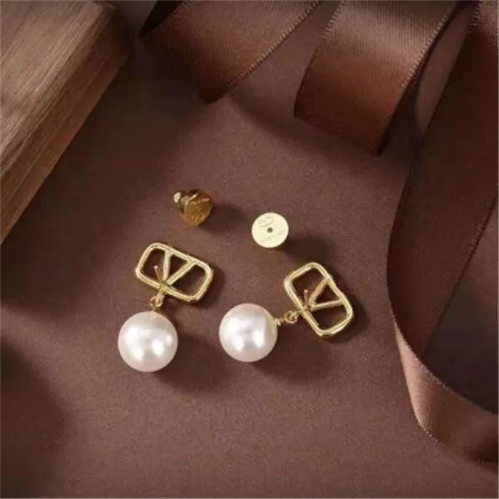 18K Gold plattiert Luxus Stud Designer Frauen Ohrringe Gold Herzform Perle Kristall Gold Doppel gegen Buchstaben Hochzeitsfeier Schmuckzubehör Accessoires