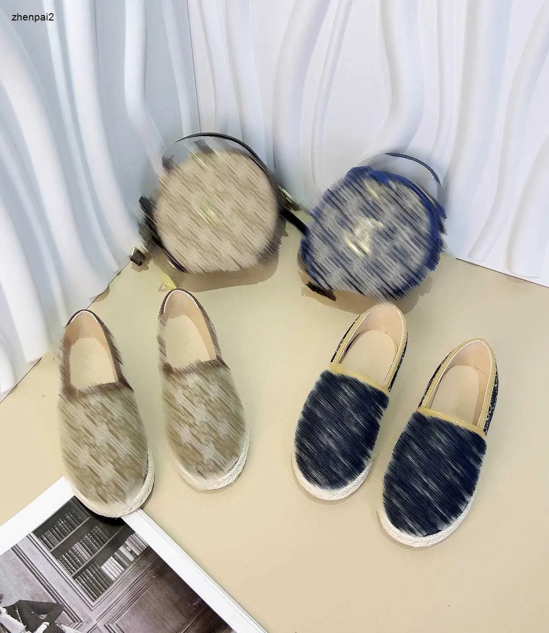 Luxe kinderen sneakers roostervormige letters baby casual schoenen maat 26-35 hoogwaardige merkverpakking slip-on meisjesjongens designer schoenen 24 mei