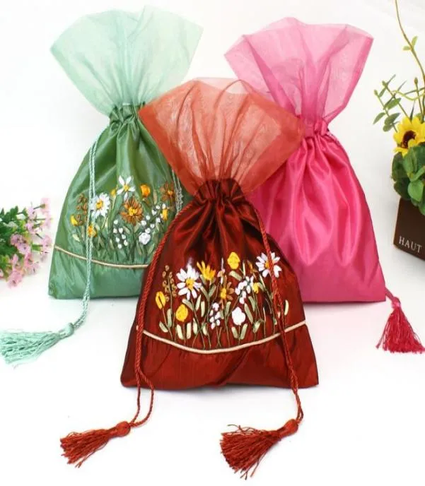 Ribbon borduurwerk Organza Tassel Gift Bag Candy Tea Voordelen Pouch Satin Fabric Drawder Lavendel Sieraden Opslag Pocket 10PCS8186479