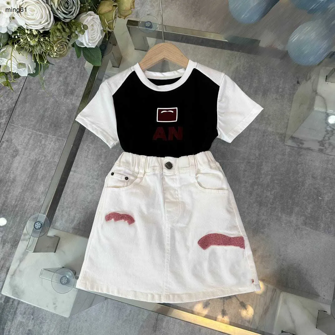 Marke Girls Kleid Sommer Baby Tracksuits Kinder Designer Kleidung Größe 110-160 cm Kontrast Patchwork T-Shirt und Plüsch-Logo Kurzrock 24may