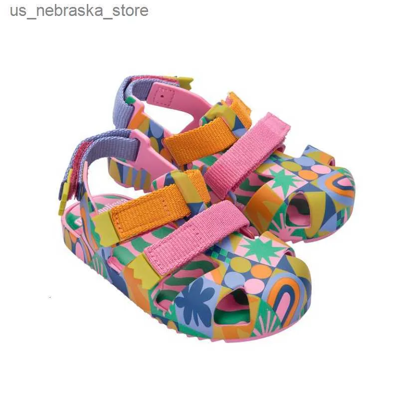 Sandały pantofla Mini Melissa Childrens Boys Dziewczęta Jelly Buty Summer Kids Kolorowe puste jasne płótno Button Beach 230621 Q240409