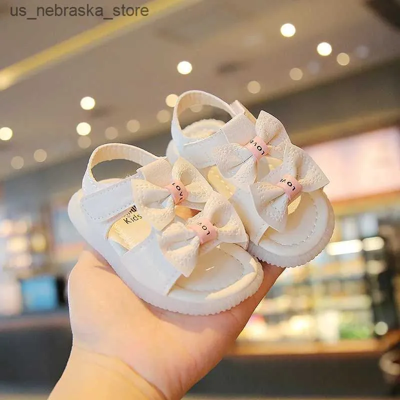 Slipper zomer Koreaanse stijl babysandalen kawaii bowtie meisjes kleuterschool schoenen zachte zool anti slip 1 jaar eerste stap walker q240409
