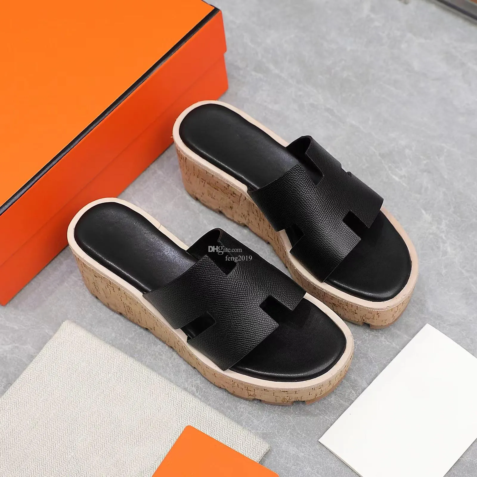 Designer Women Sandals Fashionable Flat Heel White Black H Slippers Rubber Anti slip outsole Summer Simple Versatile Beach Shoes 35-40 with Box