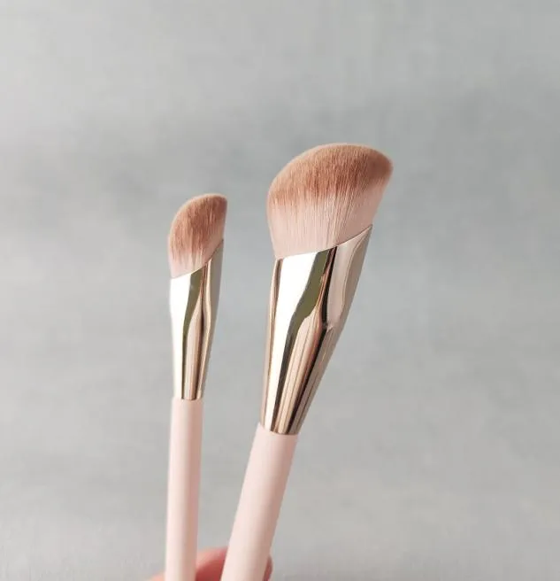 Liquid Touch Foundation Brush Concealer Makeup Brush med unikt skulpterade borst och en spetsig spetsmjuk silkeslen som bygger B5462321