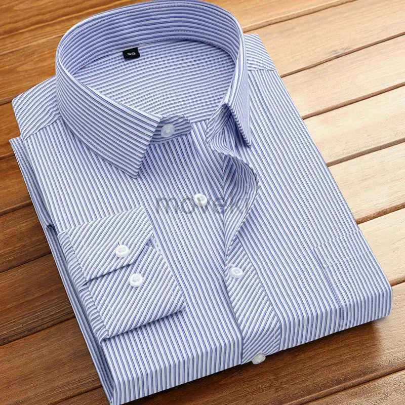 Camisas de vestido masculinas Cotton Mens clássico de manga longa Camisas básicas listradas Camisetas de patch único bolso formal de negócios