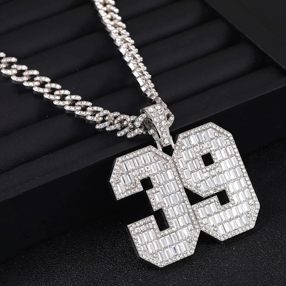 HipHop Neskiace Chains Halsketten Neues Produkt 39 Digital mit Diamond Square Zirkonia Hip Hop Anhänger Halskette Kubanische Schmuckzubehör Farbschutz