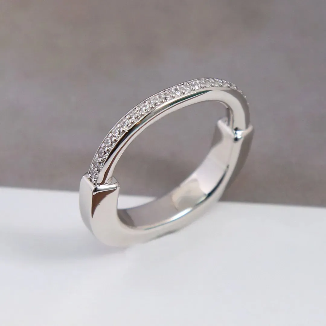 Vintage Designer Diamond Ring Hochwertige nicht verblüffende Sterling Silber-Halbring Diamond Lock Ring für Frauen Geburtstagsfeierliebhaber Schmuckgeschenk