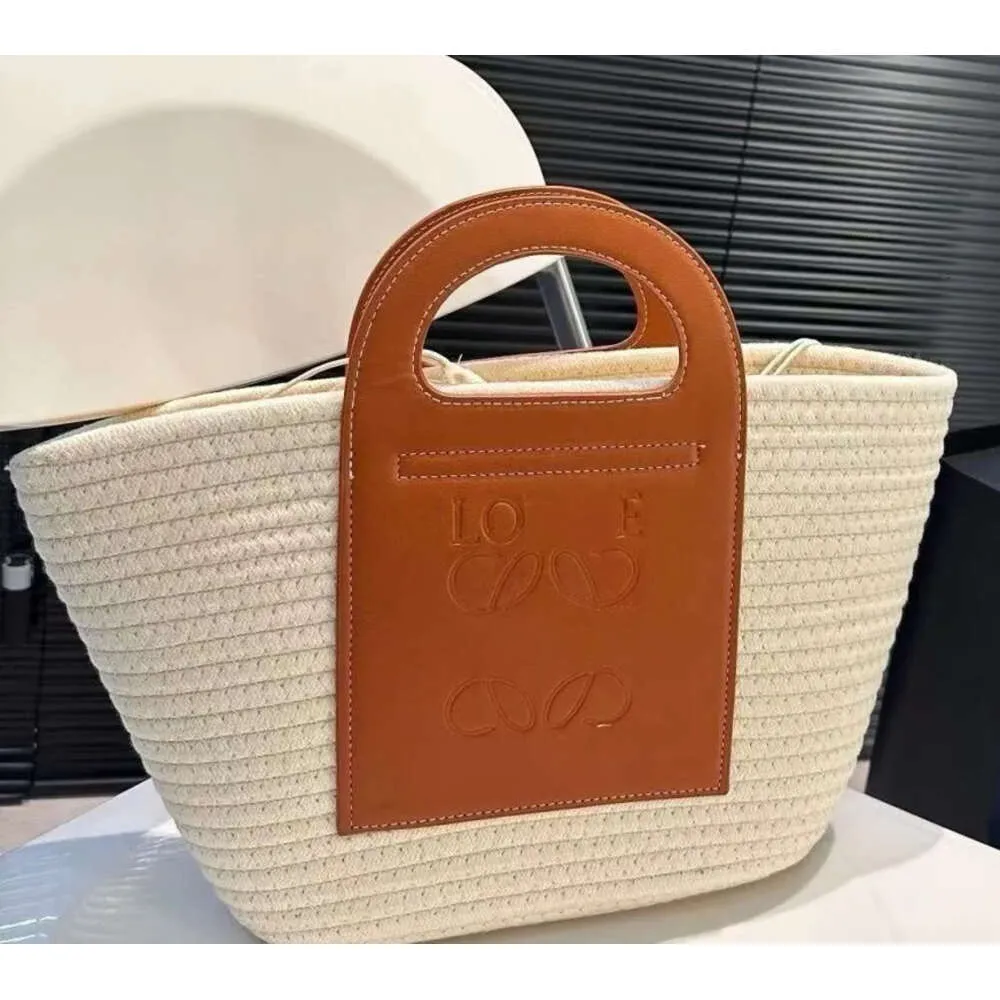 Top Designer Beach Lowwe Handwe Handwebag Fashion Fashion Nouveau panier tissé Simple Advanced Straw Tote Outdoor Holiday Holiday Commuter Women's Women's Sac