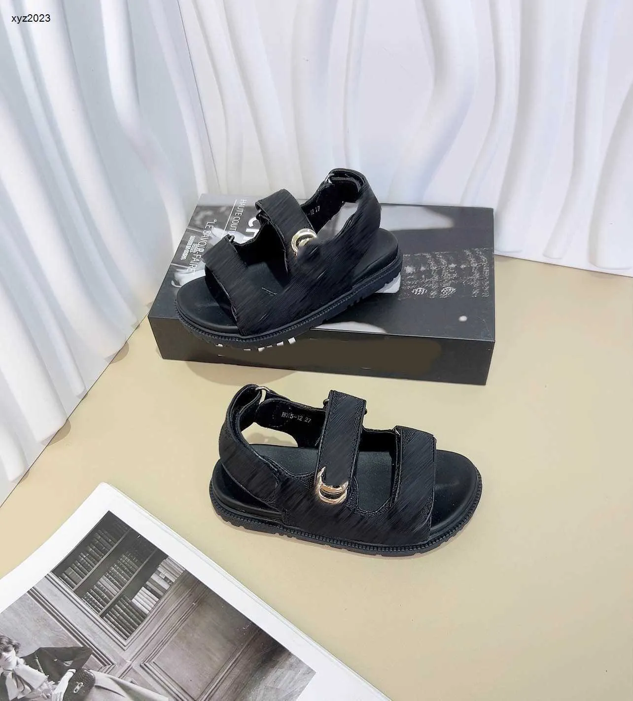 Mode Baby Sandalen Buchstaben Logo dunkle Streifen Kinder Schuhe Kosten Preis Größe 26-35 einschließlich Box Anti Slip Sohle Sommer Girls Pantoffeln 24may