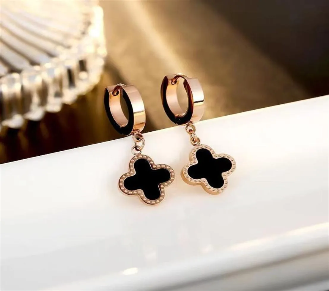 Koreaanse stijl Clover Dangle Earring Rose Gold Titanium Steel Huggie Earrings sieraden voor dames256O99375159832877