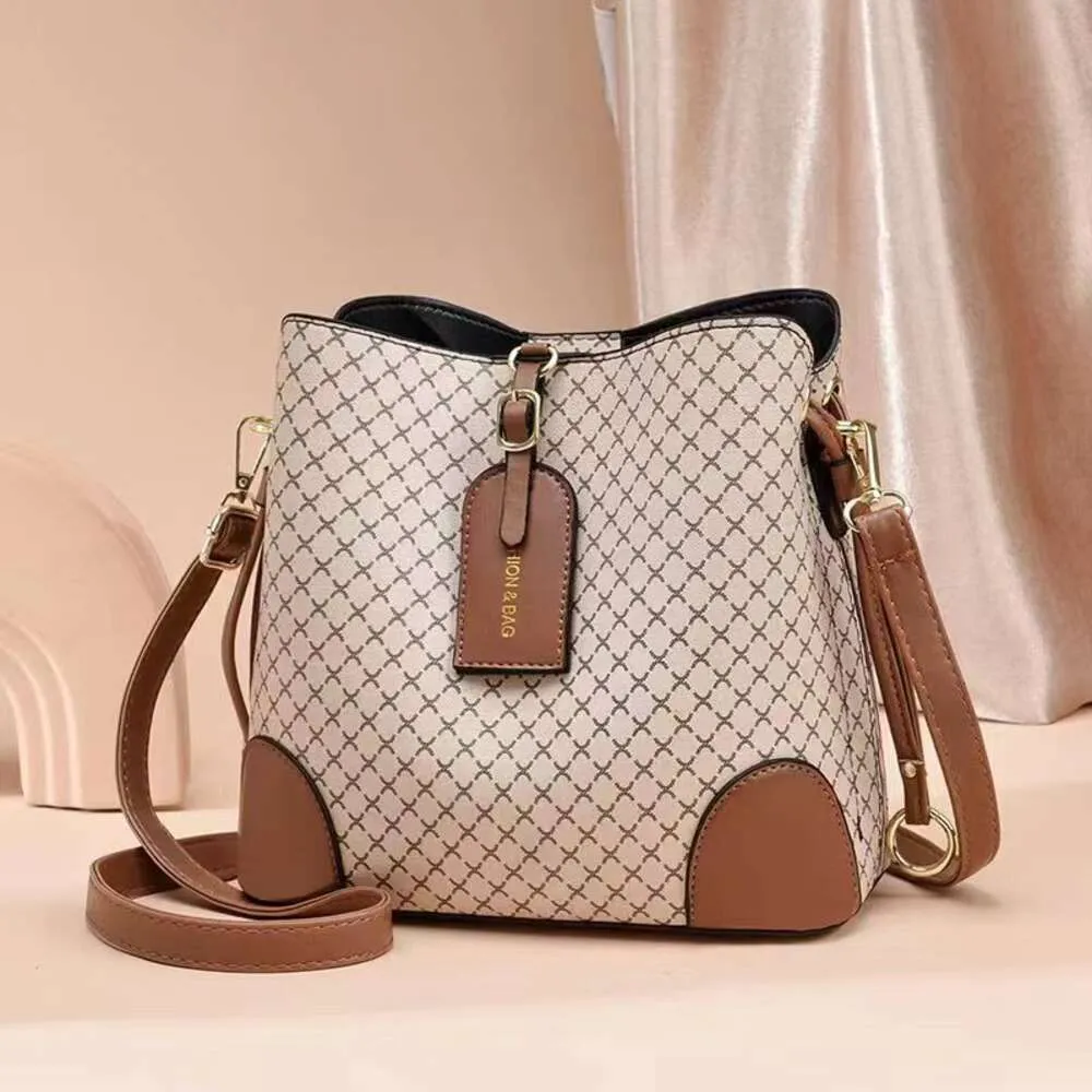 2024 New Korean Edition Styled Sweet Fashion Women's Bag Cross Shoulder Handbag 80% factory wholesale