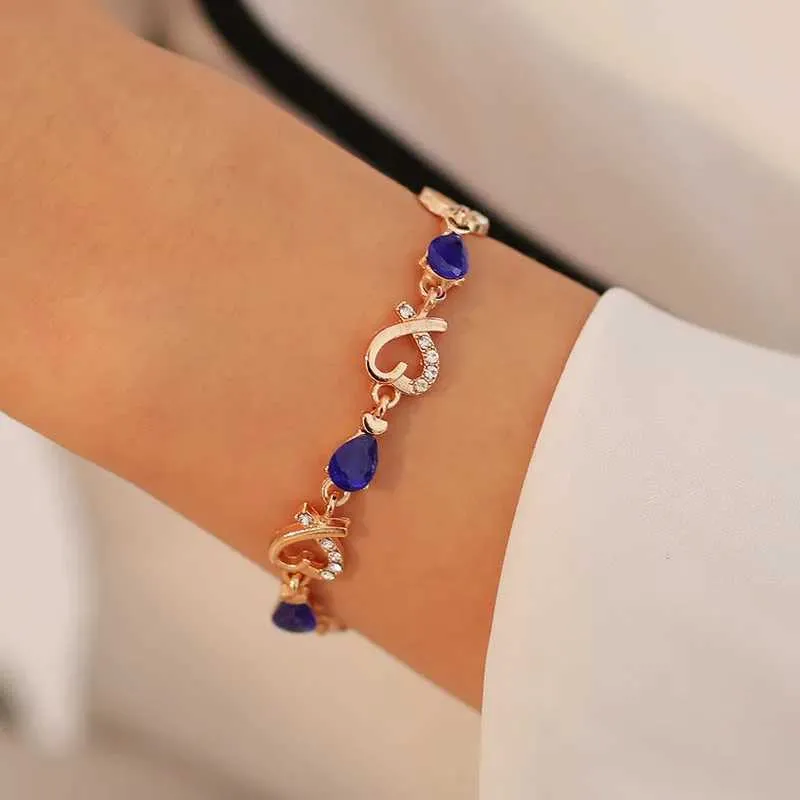 Bröllopsarmband Nytt modeguldpläterat Crystal Heart Armband för kvinnor Koreanska utsökta Rhinestone Zircon Armband Bröllop smycken gåvor