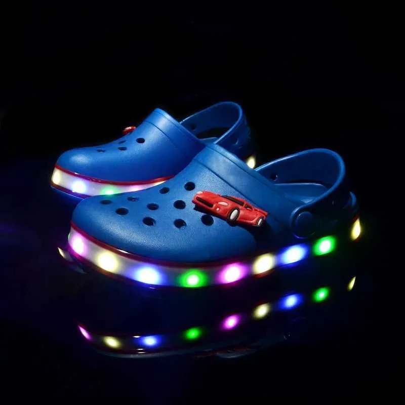 الصيف الصيفي الصيفي الصيانة LED LED Luminous Flash Shoes Boys and Girls Beach Fashion Sports Q240409