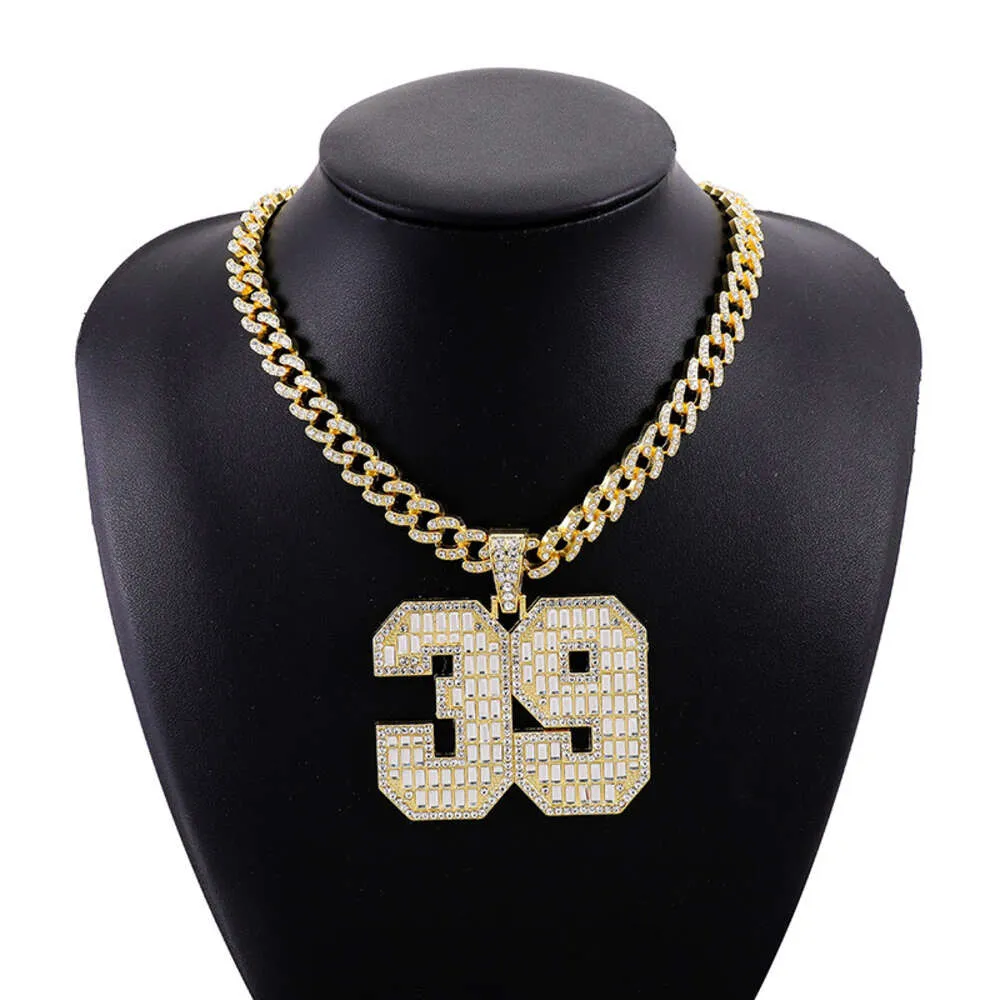 HipHop Neskiace Chains Halsketten Neues Produkt 39 Digital mit Diamond Square Zirkonia Hip Hop Anhänger Halskette Kubanische Schmuckzubehör Farbschutz