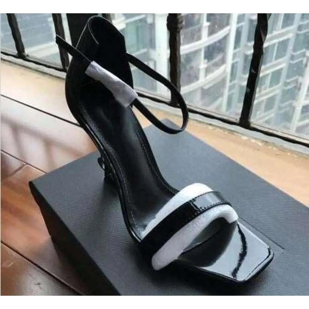 YSL ﾠ Topkvalitet 2024 Luxury Designer Style Patent Leather Thrill Heels Kvinnor unika bokstäver sandaler klär bröllopskor sexig