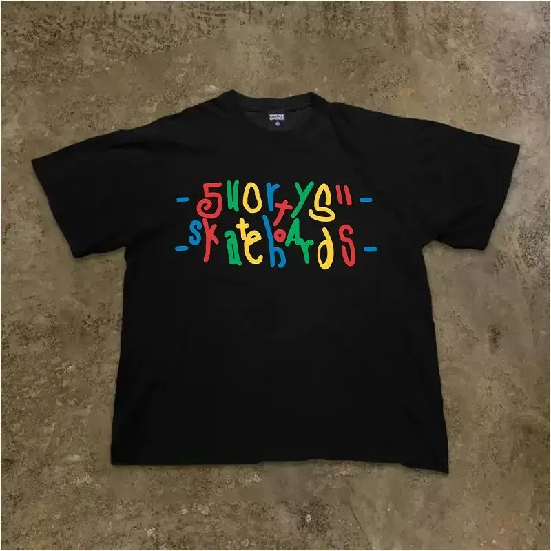 American Fun Graffiti Letter Design Design Summer Uomini e donne Thirt Shortleved Thirts Korean Luch Lazy Y2K Top 240425