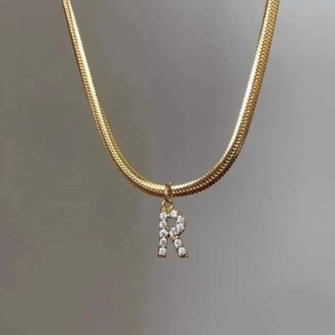 Kvinnor Luxury Halsband Inlagd Zirkonbokstav Initial Pendant Halsband Lady Högkvalitativ guldkedja Söt charms Collier Alfabethalsband smycken Friends Gift