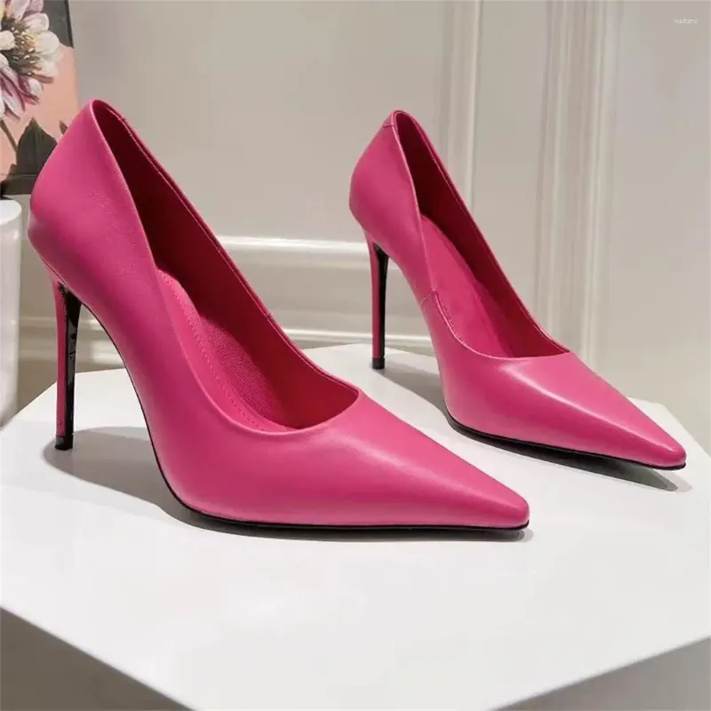Chaussures habillées 2024 Pumps d'été Fashion pointues Femmes sexy talons hauts élégants Généralités en cuir Sapato Feminino Taille 35-42