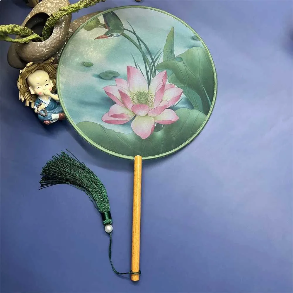 Produkte im chinesischen Stil Chinesischer Roundhand -Fan mit hölzernen Griff tragbar bedrucktes Vintage Seidenfan Antike Quaste Dance Hand Fan Tang Suit Party Supply