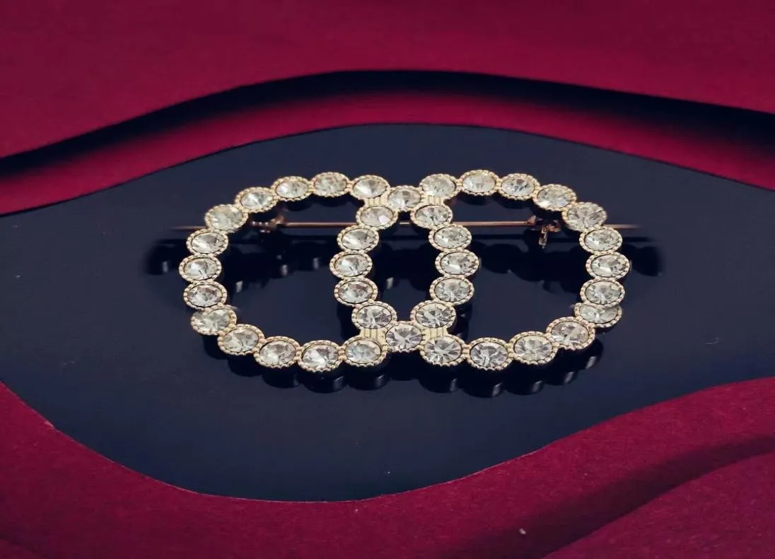 Brooch Bijoux en laiton Gold plaqué luxe avancé rétro avancé pour les femmes designer de plus haute qualité 5a diamants CR6710418