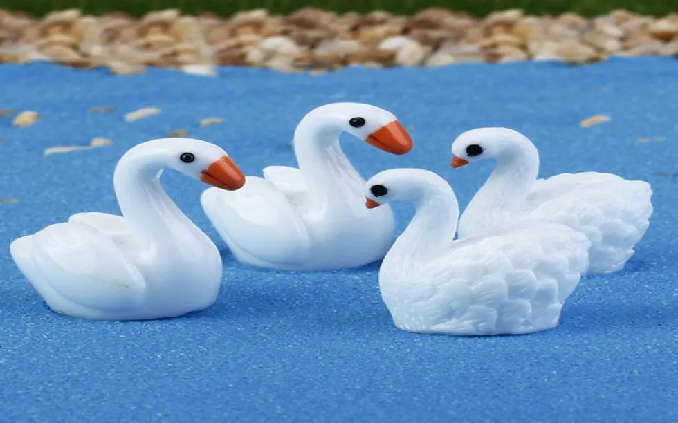 30pcs versenden ganz Cartoon Mini Swan Garden Miniatures Harzhand -Figur für Hochzeitsdekoration oder Heimtisch Gard6439623