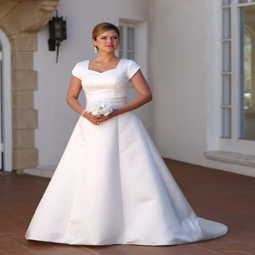 Vestido de noiva A-line simples cetim de cetim vestidos de noiva modestos mangas de boné mulheres maduras de segundo vestidos de noiva elegantes de volta 242m